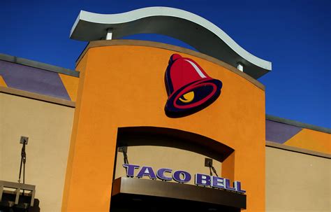 taco bell fired cashier  putting racial slur  asian american customers receipt