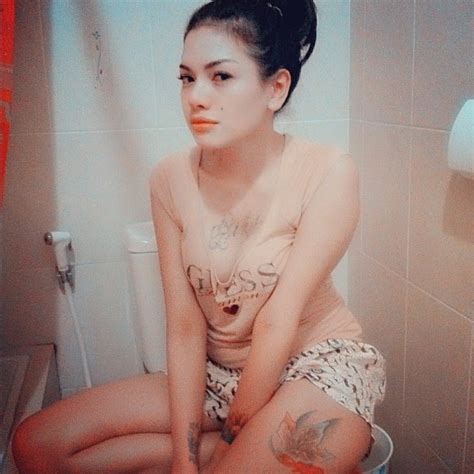 koleksi foto foto hot dan seksi nikita mirzani naviri magazine