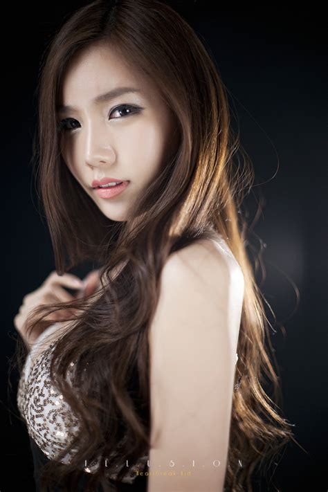 Korean Racing Beauty Lee Ji Min 26 Photos Gocplay