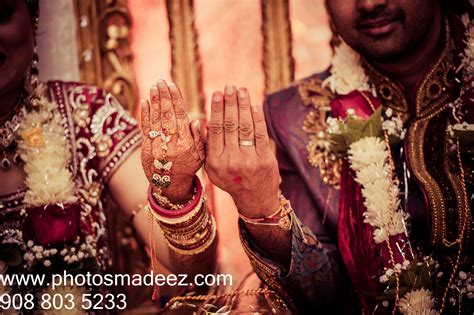 Gujarati Bride And Groom In Indian Wedding Gujarati Wedding Ceremony