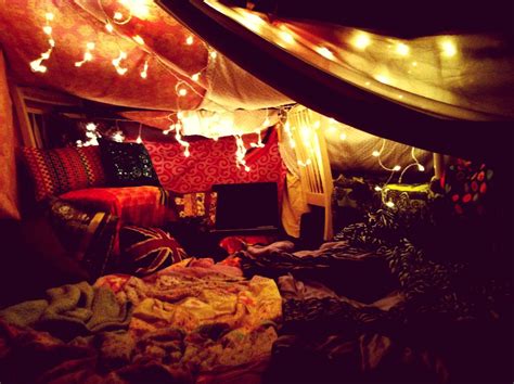 Build A Super Cool Blanket Fort Outside And Sleep In It Blanket