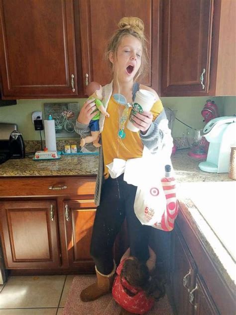 teen with 8 siblings wins internet dressed as a tired mom for