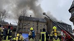 Thüringen: Meterhohe Flammen schlagen aus Wohnhaus! Video zeigt dramatische Szenen