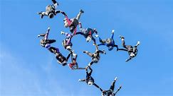 Group of 12 Female Skydivers Set New British Record for Largest Upside Down Formation Jump - video Dailymotion