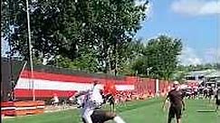 Odell Beckham Jr. one-handed trick catch | Cleveland Browns
