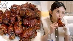 韩国真香吃播:自製豬腳和燒酒...太美味了 釉面豬腳，韓國沙拉