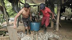 Minas de garimpo ilegal proliferam na cidade mais 'rica' do Brasil