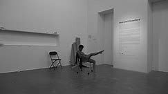 Audiodescription English: Lili Reynaud-Dewar, Live Through That?!, Green (New Museum, New York), 2014.