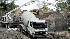 Cool!! Ready Mix Concrete Pump Truck Working On Steep Site