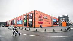 Centrum Handlowe Jantar w Słupsku. Znikają sklepy sieciowe