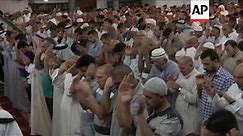 Muslims join Eid prayers in Baghdad mosque