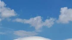 Nuvem Pileus ("capacete", em latim) acima do topo de uma Cumulus Mediocris, Esteio/RS 23/12/23 14h58 | Monitoramento Climatológico Três Portos