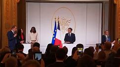 Suivez en direct la déclaration d'Emmanuel Macron aux éducateurs sportifs engagés dans l’insertion professionnelle - Vidéo Dailymotion