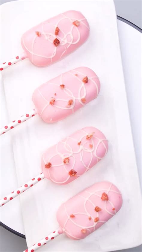 Pink chocolate ice cream cakes for dessert lovers