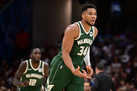 NBA fans love Giannis Antetokounmpo’s adorable Halloween costume
