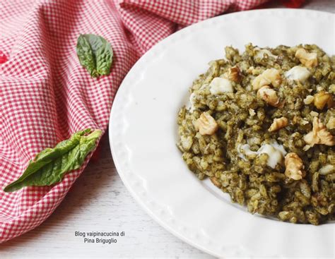 Spinach, Walnut, and Stracchino Risotto - Delicious Recipes