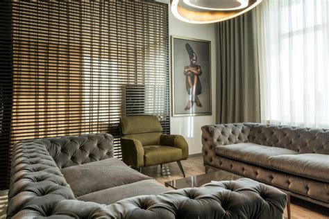 Best Sofa Materials for London’s Damp Spring Weather – Esme Furnishings