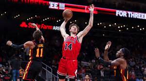 Bulls hold off Hawks in 152-150 track meet | Chicago Bulls