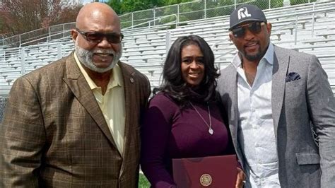 NFL legend Ray Lewis to serve as HBCU commencement speaker | Modesto Bee