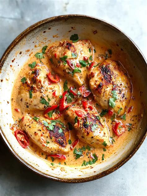 Irresistible Creamy Garlic Red Pepper Chicken – Quick Dinner