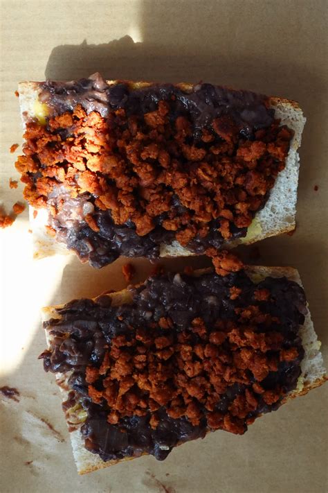 Molletes con Chorizo - Easy & Delicious Mexican Breakfast