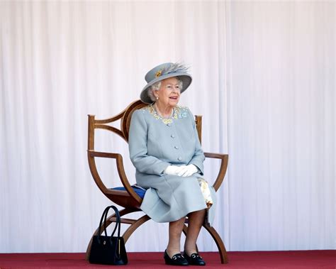 How Queen Elizabeth Sent Secret Signals to Her Staff With Her Bag