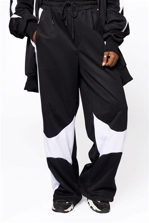 DYSMORPHIA – Main Character International