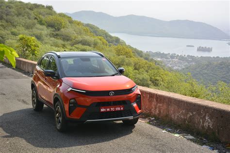 I am trying to decide between the Maruti Suzuki Brezza LXI (with necessary accessories) priced ...