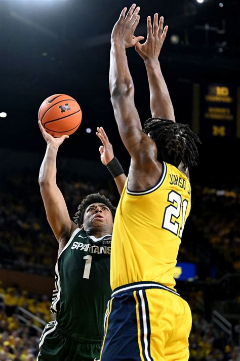 No. 3 Michigan tops No. 8 Michigan State 90-80 for 15th straight Big ...