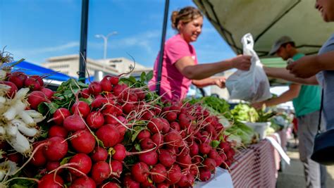 Farmers markets are starting soon. Here are 12 in the Peoria area