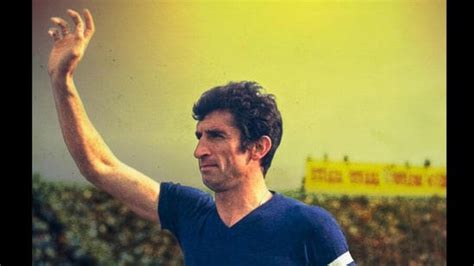 Who was Antonio Rattin? Argentina wear black armbands vs Switzerland to ...
