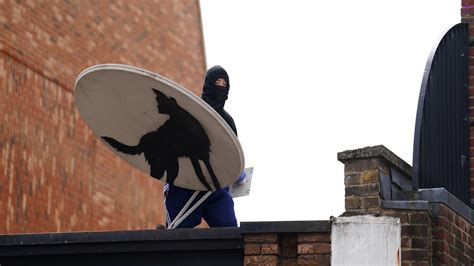 Banksy howling wolf artwork removed after reveal - BBC News