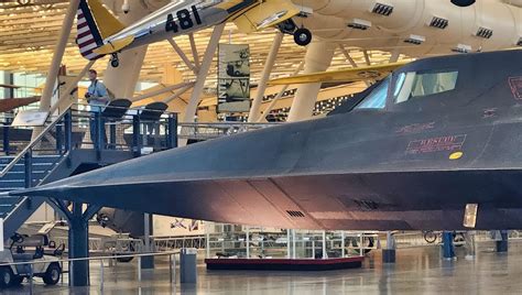 An SR-71 Blackbird Broke Apart at Mach 3 Over Okinawa — The U.S. Navy Buried It 25,597 Feet Deep ...