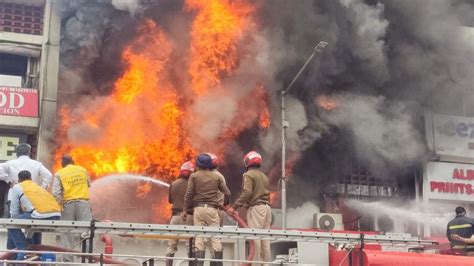 Chandigarh: Major fire at Sector 22 mobile market, haphazard parking ...