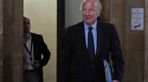 L’ex-ministre de l’Intérieur Brice Hortefeux ne peut pas rester ...