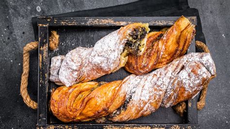 Quick Danish Chocolate Pastry Roll - Recipe | Bonapeti.com