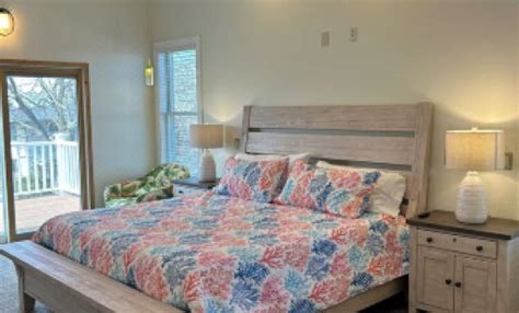 "CALYPSO" BRAND NEW HUGE 4-bedroom house with WiFi and AC in Oak Harbor ...