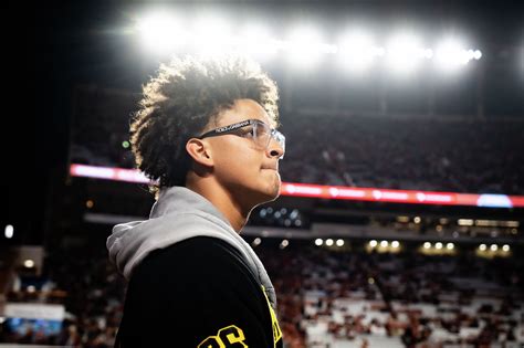 Texas volunteers urged not to 'self deploy' in search, rescue efforts