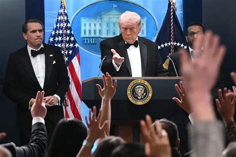 Trump addresses nation after White House correspondents' dinner ...