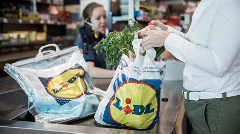 Itt a Lidl bejelentése, olcsóbb lett a magyarok filléres kedvence: ez ...