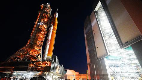 Artemis II rolls into VAB and Photo of Week slot in towering style