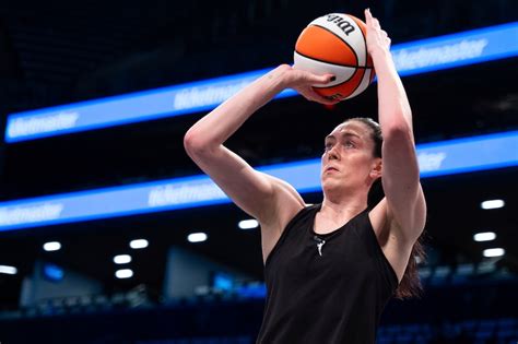 CNY native Breanna Stewart holds up ‘Abolish OCE’ sign before Unrivaled ...