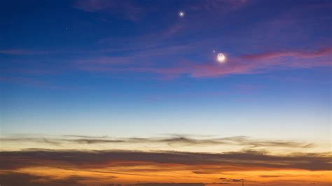 The moon and Jupiter steal the show after sunset on April 22 | Space