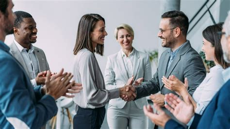 “Del contrato al compromiso: cómo lograr que el talento se quede por ...