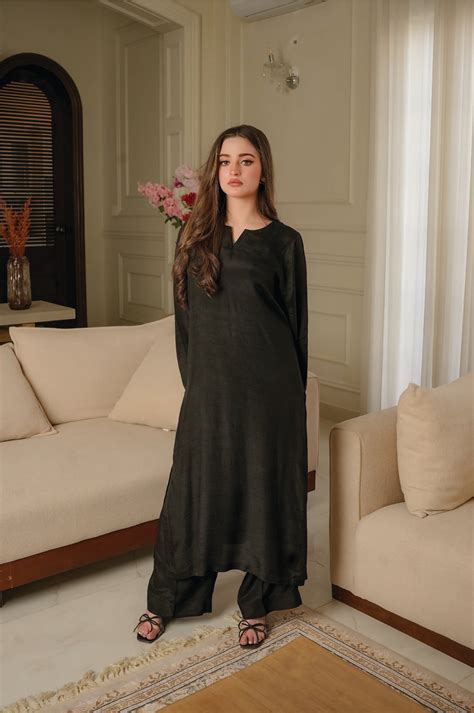 Ivory Noir Silk Shawl