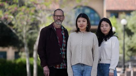 Study reveals dangers of AI chatbots providing flattering advice