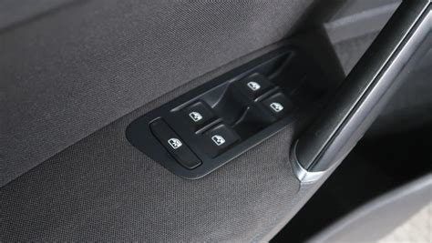 Volkswagen Golf R-LINE 1.4TSI 92KW - Auto Opat