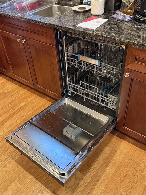 Frigidaire 24-in Top Control Built-in Dishwasher ( Smudge-Proof ...
