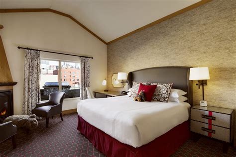 City View Deluxe King – Mobility Accessible | The Edgewater Hotel