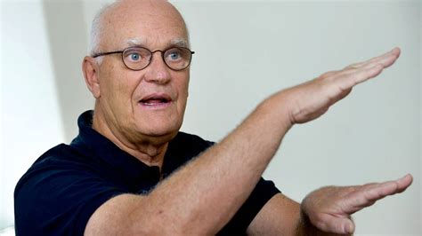 Roger Akelius planerar hotell i Vara